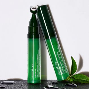 Sérum para olhos brilhantes com cafeína e chá verde