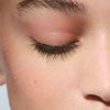 Removedor de maquiagem facial com água micelar de limpeza