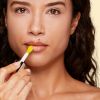 Lip Comfort Oil Óleo labial hidratante e preenchedor